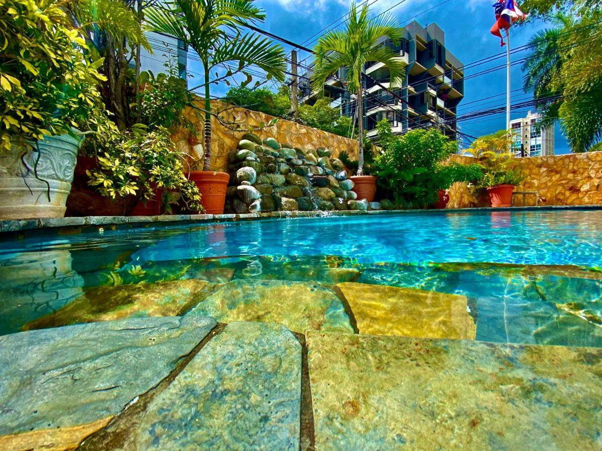 At Wind Chimes Boutique Hotel Сан-Хуан Экстерьер фото